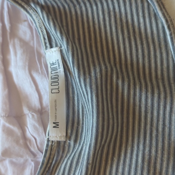 Medium Top - Picture 4 of 4